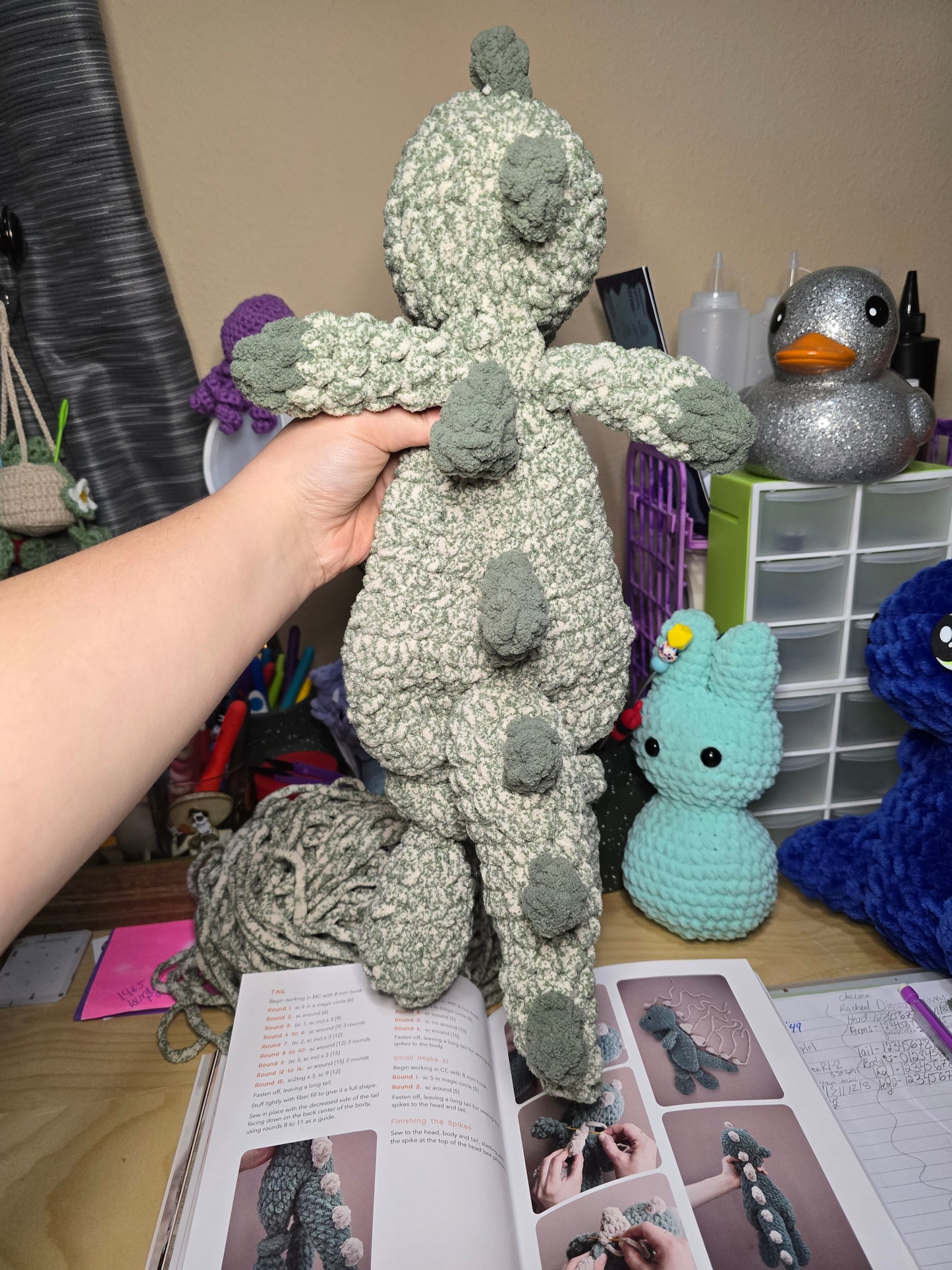 Dino lovey