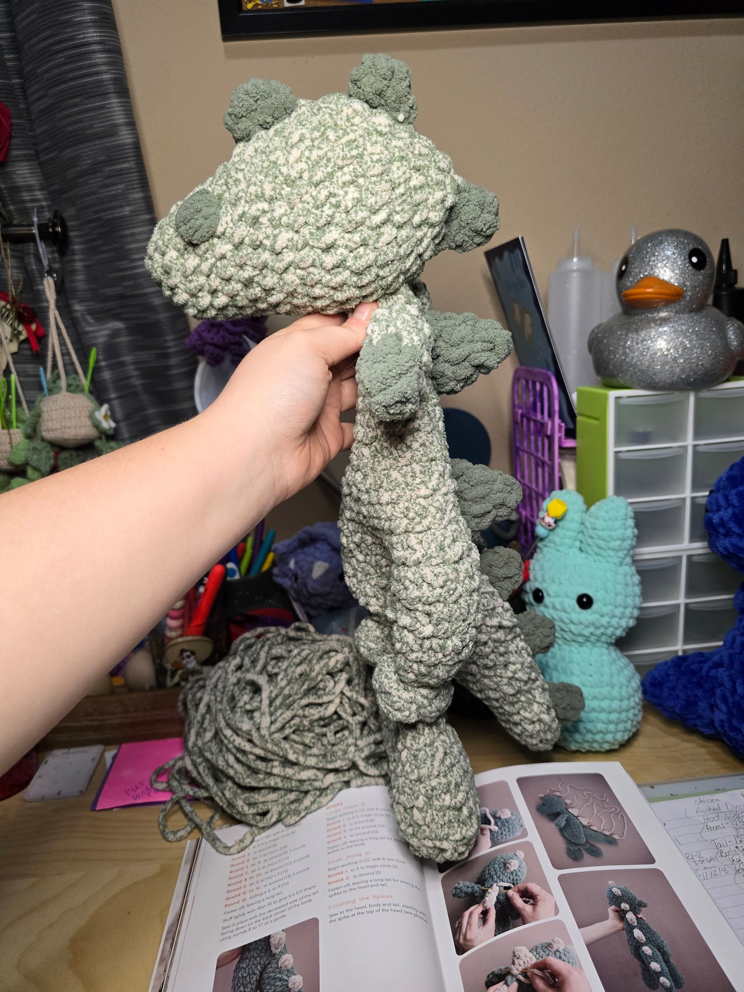 Dino lovey